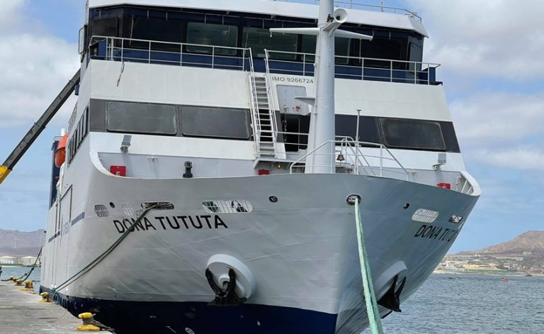 Navio D. Tututa vai abastecer Ilha do Maio. Kriola deve levar passageiros hoje