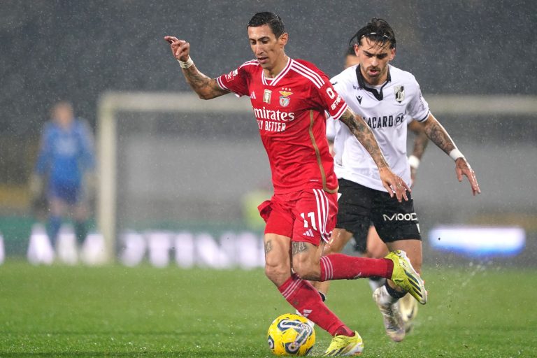 Benfica empata e divide liderança com Sporting
