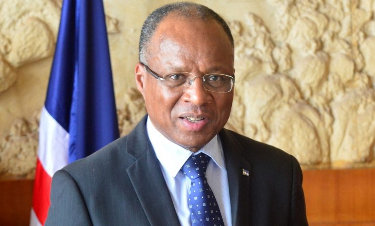 Em Bissau, Ulisses reúne-se com Cabo-verdianos