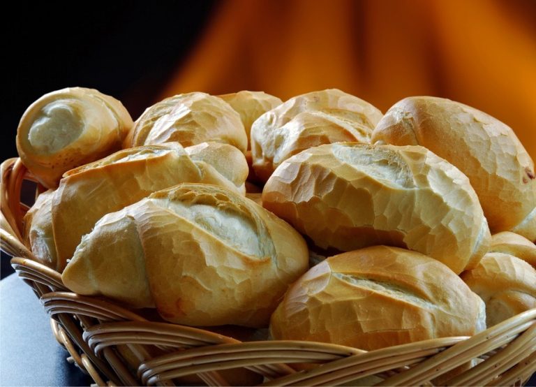 IGAE constata que padarias alteraram peso do pão carcaça grande