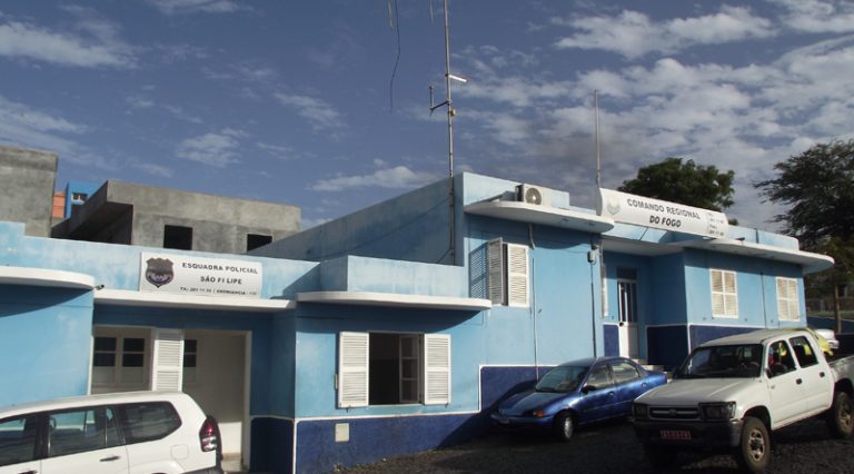 Agente da PN indiciado de importunação sexual em São Filipe regressou ao trabalho. Há quem critica a decisão