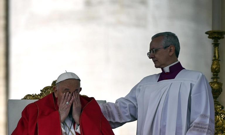 Papa condena “vil atentado” em Moscovo