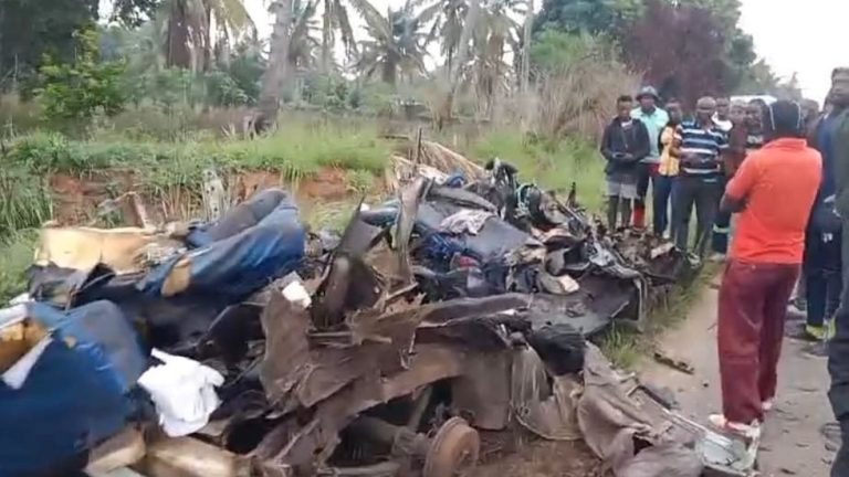Acidente de viação em Moçambique deixa pelo menos 24 mortos