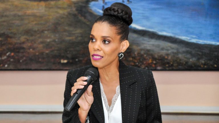 Yara dos Santos representa Cabo Verde em projeto internacional sobre cerimonial e protocolo