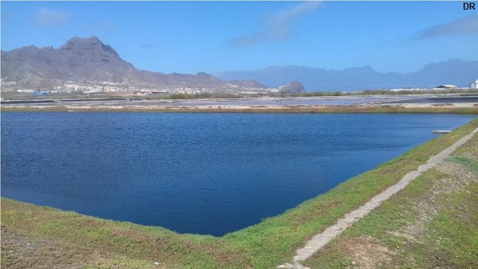 Águas de ETAR.